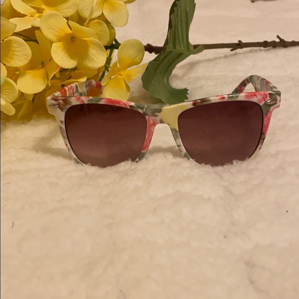 ☀️ 3/$25 Floral Wayfarer Sunglasses